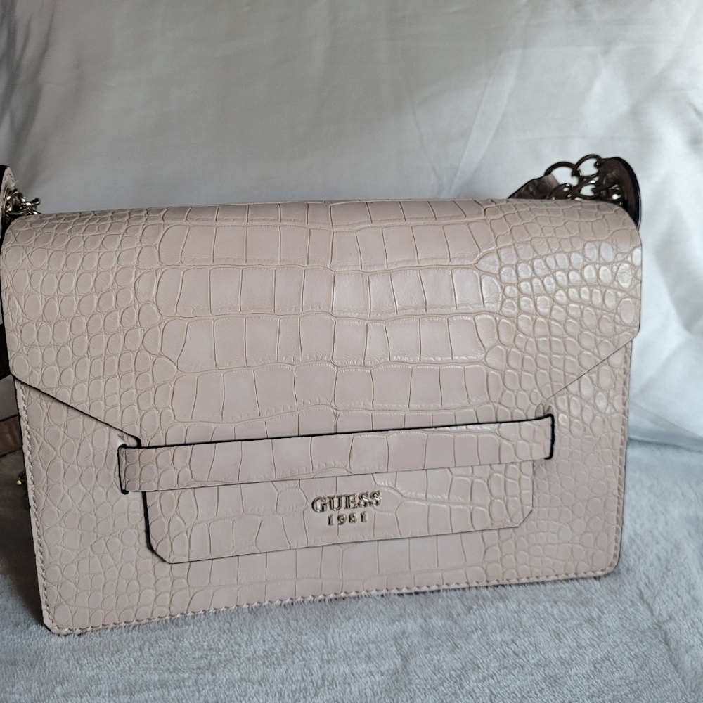 NWTS GUESS PURSE